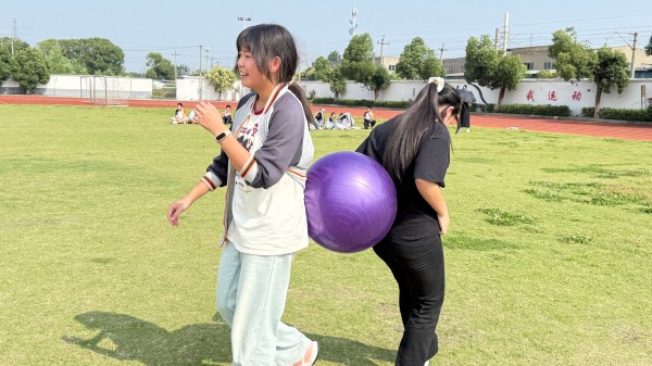 石塘湾中学：开展“与心相约…