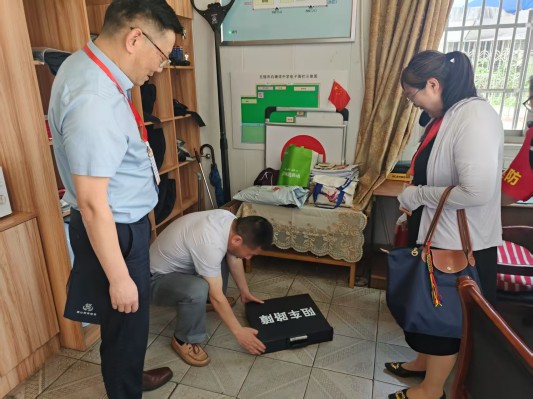 石塘湾中学：“督”引前行  “导”促成长